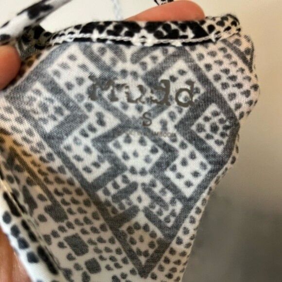 Mudd Black and White Geo Pattern Tank Top Size Small - Picture 4 of 5